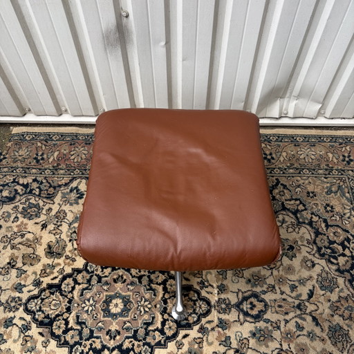Sgabello Midcentury + Collezione Life – hockers en poefs, Leather, Metal (photo 2 of 7)