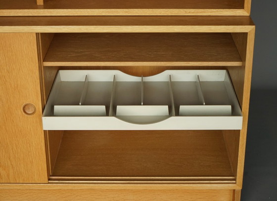 Image 1 of Eikenhouten boekenkast van Børge Mogensen voor Karl Andersson & söner. Zweden, jaren zestig
