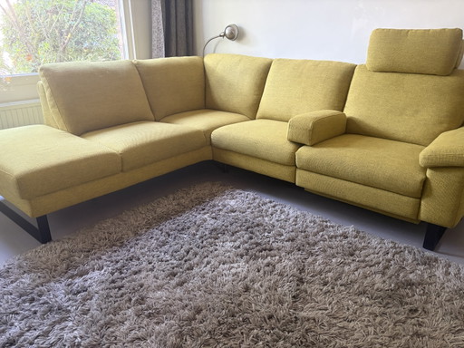 Gelbes Montel Ecksofa mit Relax- und Stauraumbereich