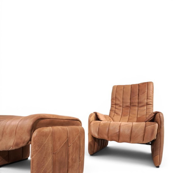 Image 1 of De Sede Ds 50 fauteuil met voetenbank, bekleed met buffelleer en patchwork, 1970