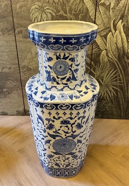 Image 1 of LARGE CHINOISERIE STYLE VASE
