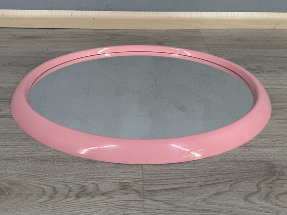 Image 1 of Miroir ovale à rosace des années 1970 - le charme à l'état pur !