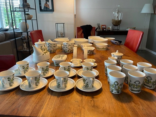 FIGGJO NORWAY design breakfast and dinner set. 65 pieces.