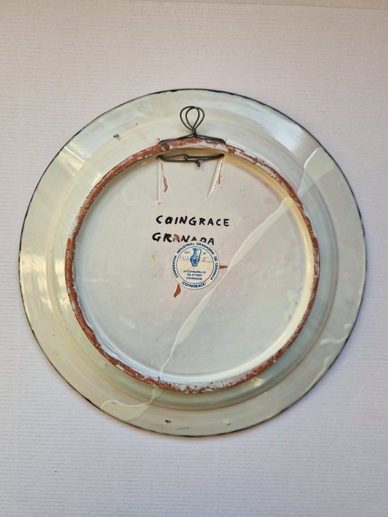Image 1 of Plato de pared.Coingrace.Granada.Cerámica española de Fajalauza.