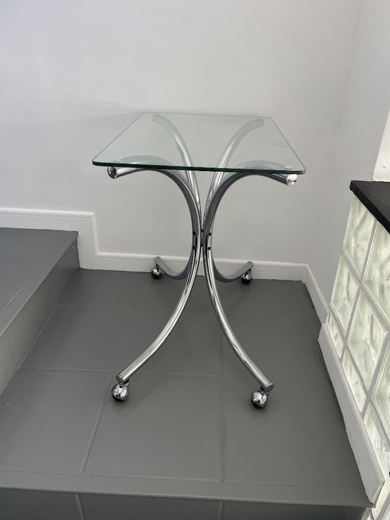 Image 1 of Salontafel van chroom en glas met wielen