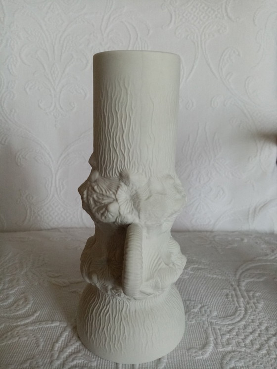Image 1 of Vaso decorativo fossile "Kaiser" in porcellana biscuit anni '60 (21,50 cm)