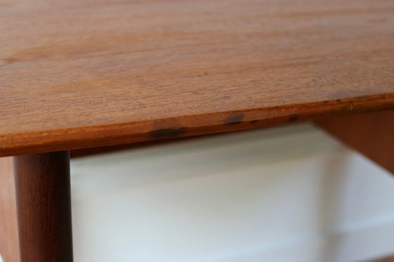 Image 1 of Klein vintage Scandinavisch teakhouten bureau uit de jaren 60.