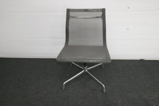 Vitra Eames Alu Chair EA106