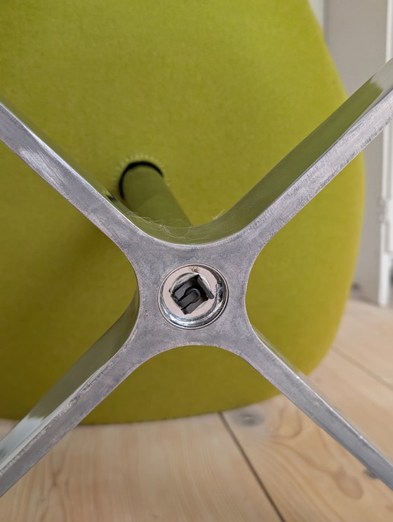 Poltrona vintage Swan in stile Arne Jacobsen – Verde – Base girevole in alluminio – Poltrone, Textile (photo 13 of 13)