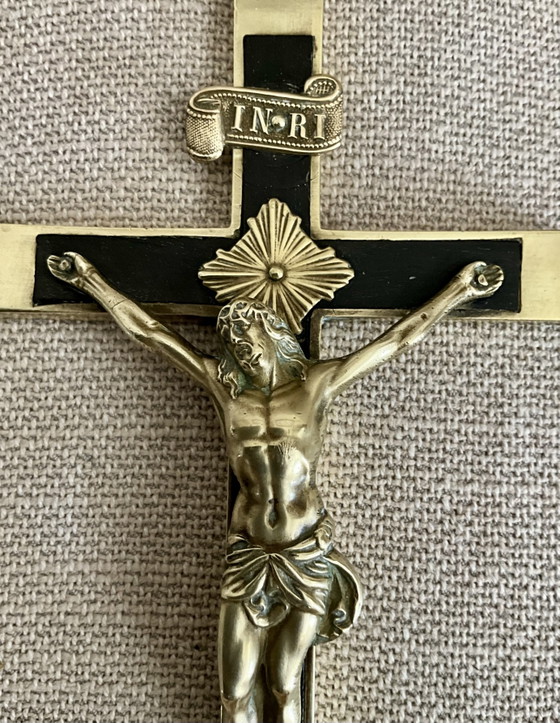Image 1 of Crocifisso antico francese in ebano e bronzo con Sacro Cuore, circa 1900.