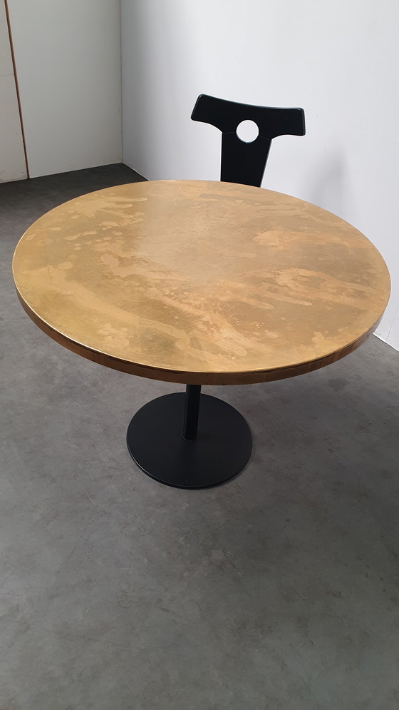 Image 1 of Messing patiniert Tisch rund wabi sabi Gusseisen Basis Pedrali