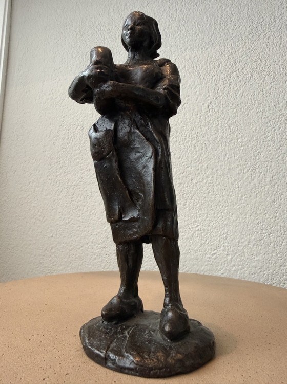 Image 1 of Scultura originale in bronzo massiccio "La moglie del contadino del formaggio" Ineke van Dijk