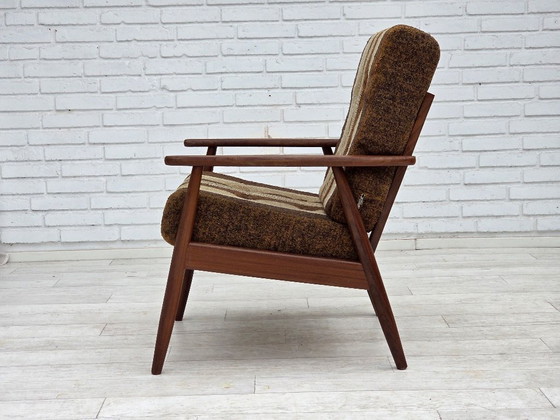 Image 1 of Fauteuil danois des années 1970, bois de teck, tissu d'ameublement en laine.