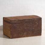 Small antique trunk in pine wood – Central Europe, circa 1900 – Decorative Objects, Iron, Rustic (photo 6 of 16)