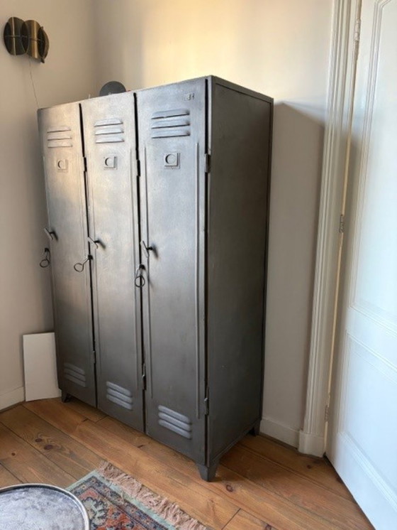 Image 1 of Industrial locker cabinet, three doors