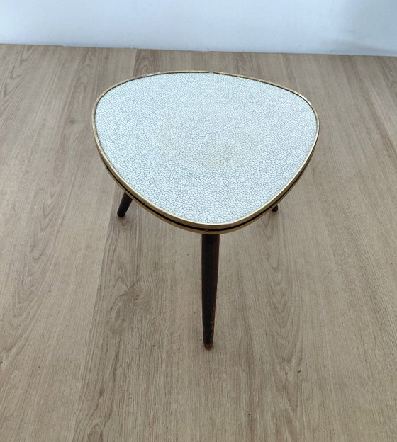 Image 1 of Table d'appoint des années 50