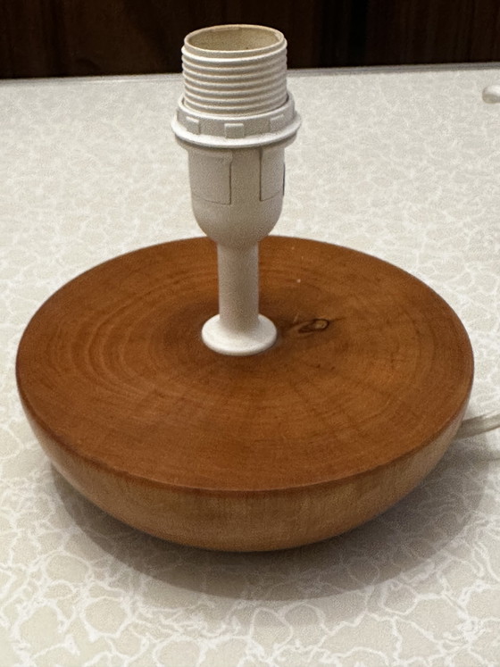 Small Turned Solid Wood Table Lamp – 80s – Vintage (photo 5 of 10)