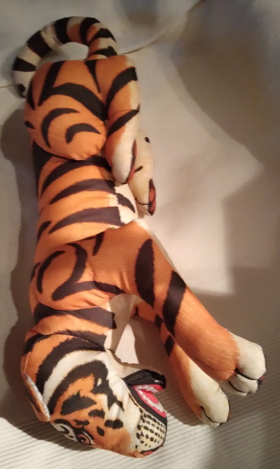 Image 1 of Vintage grote decoratieve tijger jaren '80, parachutestof