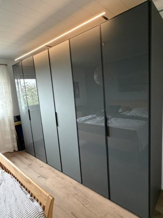 Armoire à portes battantes de haute qualité avec verre volcanique - comme neuve – Other (photo 5 of 5)