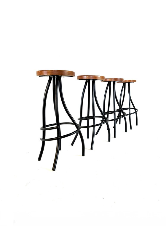 Image 1 of Ensemble de 4 tabourets de bar « Danse », Italie, années 80