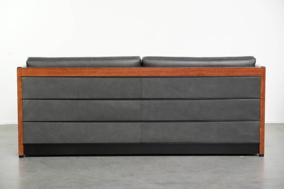 Image 1 of 2 divani a 3 posti Schuitema di alta qualità in pelle bovina nera e legno, design Art Deco.