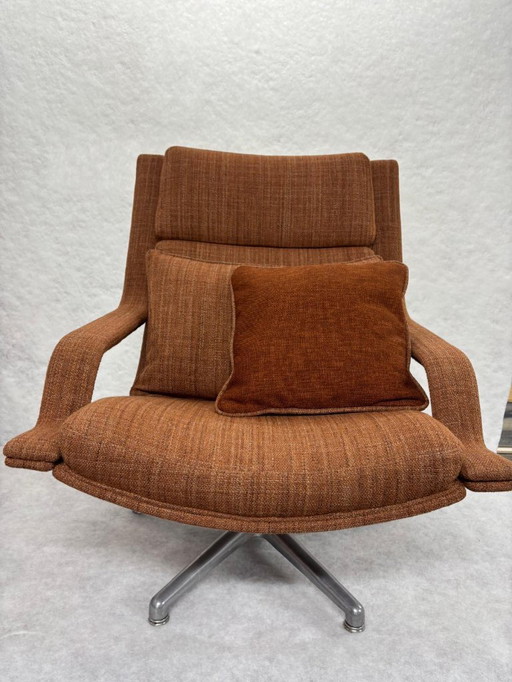 Artifort F140 – gepolstert mit De Ploeg Paz 22 | Sanfter Luxus und warmer Charakter