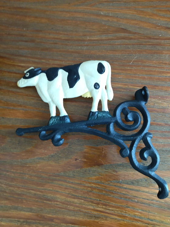Image 1 of Paire d’équerres vintage en fonte à motif vaches – 