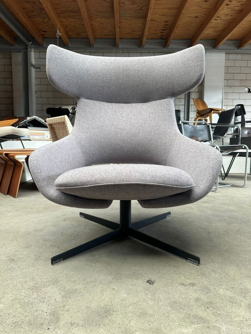 Artifort Kalm swivel armchair by Patrick Norguet
