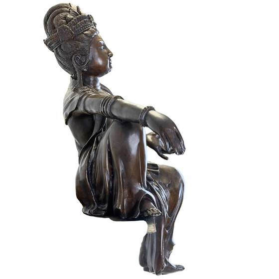 Monumentale Statua Antica Francese in Bronzo di Guanyin "Monet" – Unico Angolo-Sitter Stile Reale Alto (57 (photo 5 of 11)