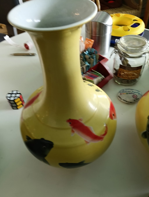 2 Chinese vases
