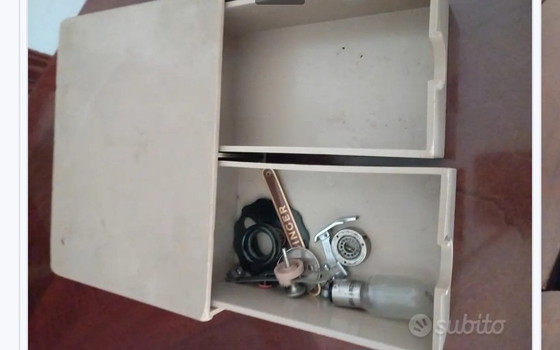 Image 1 of Singer naaimachine uit de jaren 60 met kast.