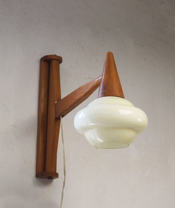 Vintage Tsjechische Houten Wandlamp Met Opaalglas, Jaren 60 – Wandlampen (photo 9 of 10)
