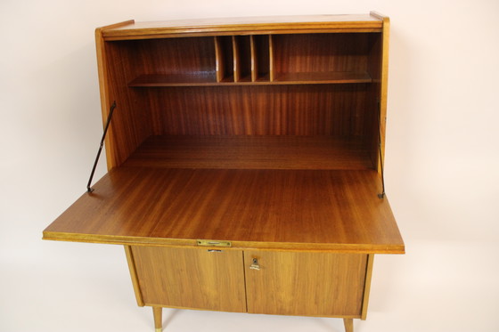 Image 1 of Stijlvolle mid-century vintage secretaire uit de jaren 60. 