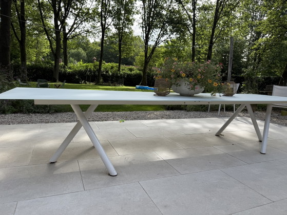 Image 1 of Designer-Gartentisch