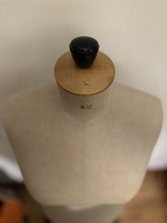 Image 1 of Manichino vintage Juvenia - taglia 42 - rivestimento in lino - base in metallo - design belga