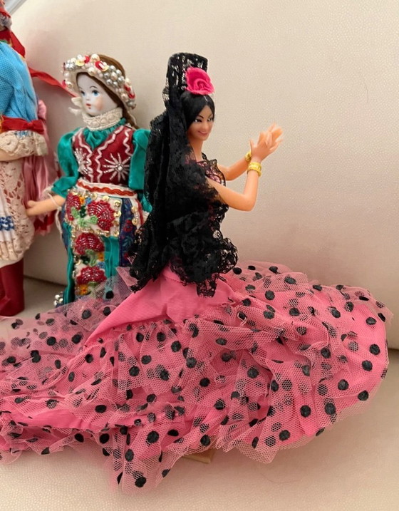 Image 1 of 8 bambole da collezione