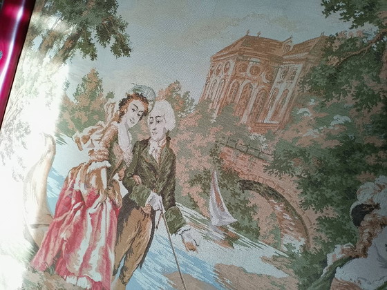 Image 1 of Arazzo antico di grandi dimensioni, scena classica, cornice in skado rosso