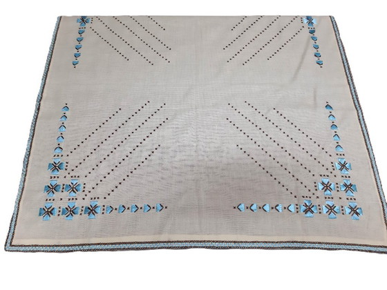 Image 1 of Nappe vintage brodée à la main 71 x 69 cm