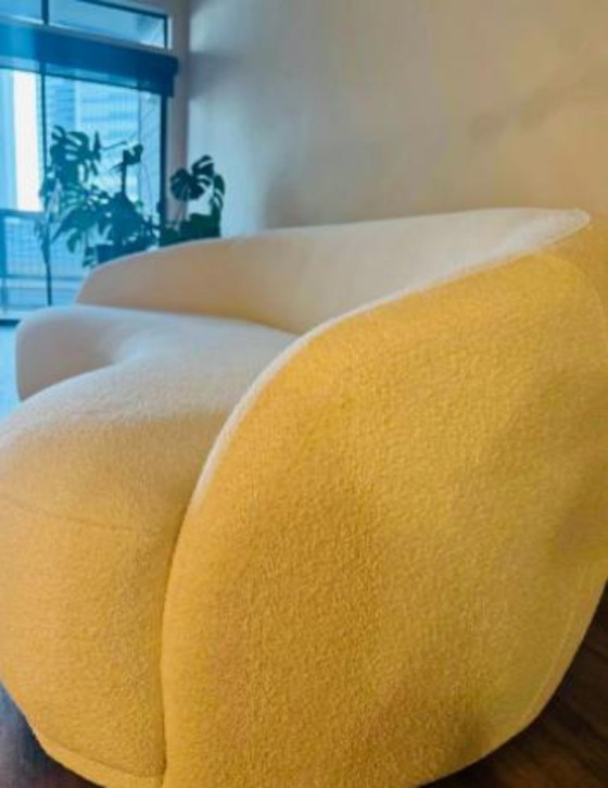 Image 1 of BOUCLE GEBOGENES ELFENBEINCOUCHSOFÀ