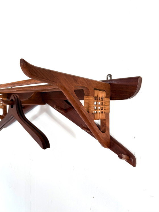 Image 1 of Vintage Deense teakhouten wandkapstok ‘60
