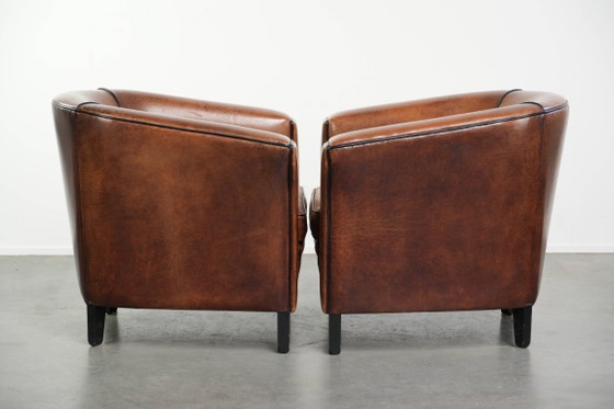Image 1 of 2x schapenleren Art Deco design clubfauteuil met een mooi patina, zwarte biezen en mooie kleuren
