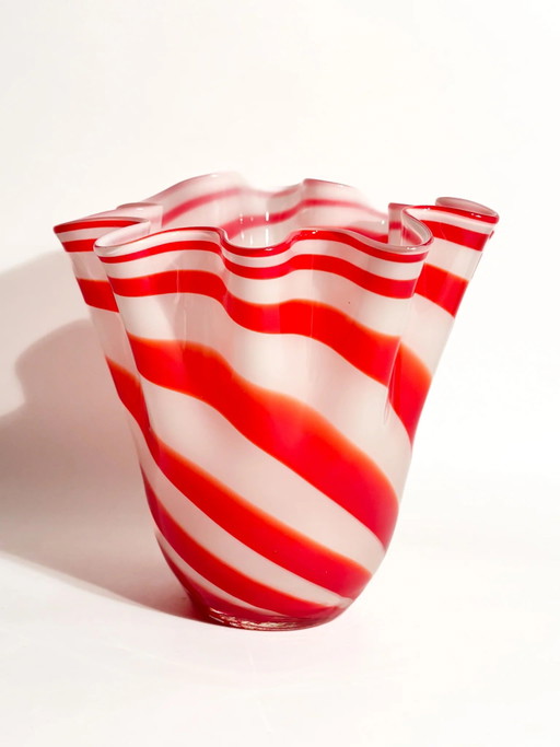 80s White and Red Murano Glass Handkerchief Vase – vazen