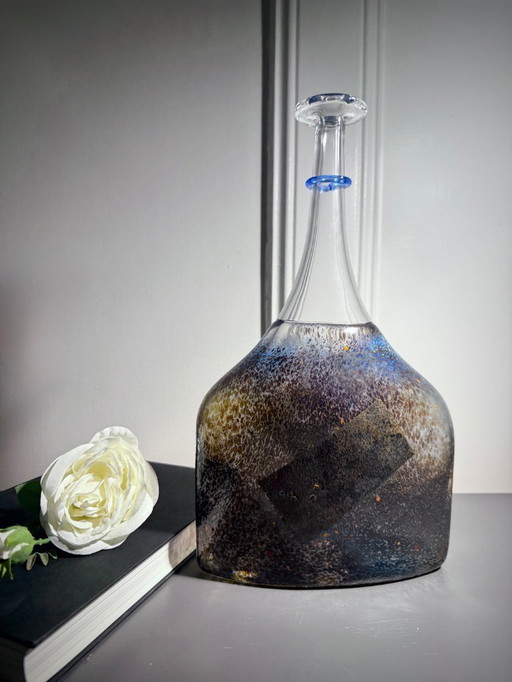 Jarrón "Satélite" Kosta Boda firmado por Bertil Vallien - Bronce oscuro grande (Modelo 89253)