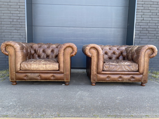 Image 1 of Twee stoere Chesterfield club fauteuils vintage sigaren cognac 