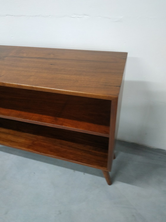 Image 1 of Mueble bajo de pared/librería sueca de los años 60 (estante central regulable)