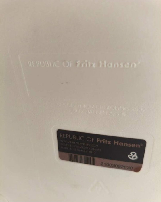 8 Fritz Hansen Esszimmerstühle – Metal, Plastic (photo 3 of 5)