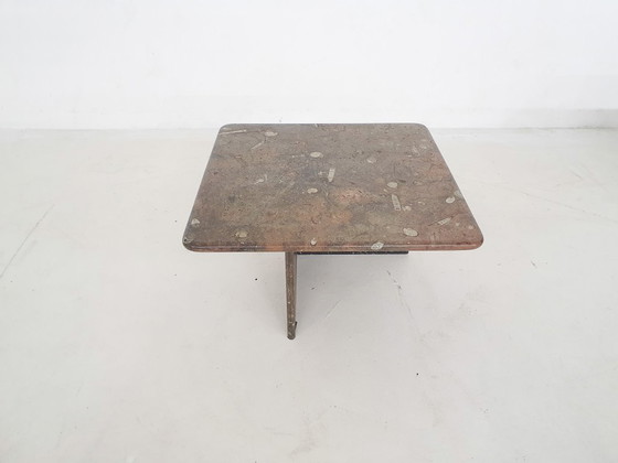 Image 1 of Conjunto de tres mesas de centro de piedra fósil, años 70