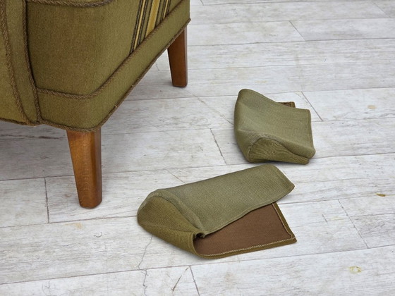 Image 1 of Sillón danés de respaldo alto de la década de 1960, tapizado original en lana verde.