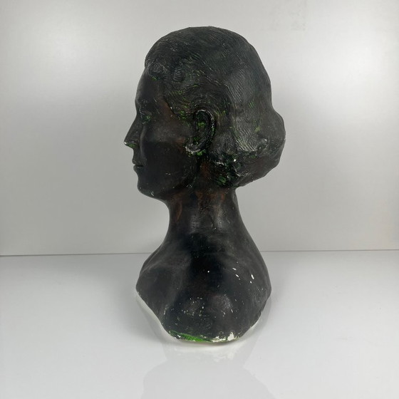 Image 1 of Neoclassicistische gipsen buste van een vrouw, vervaardigd door M. Mongey, 20e eeuw.