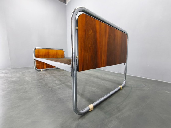 Image 1 of Letto Bauhaus in tubolare d'acciaio con pannelli impiallacciati in noce, anni '30